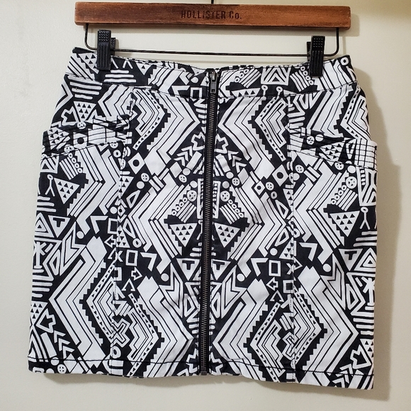 H&M DIVIDED Aztec Zip Up Mini Skirt Black White 8 - Picture 1 of 6